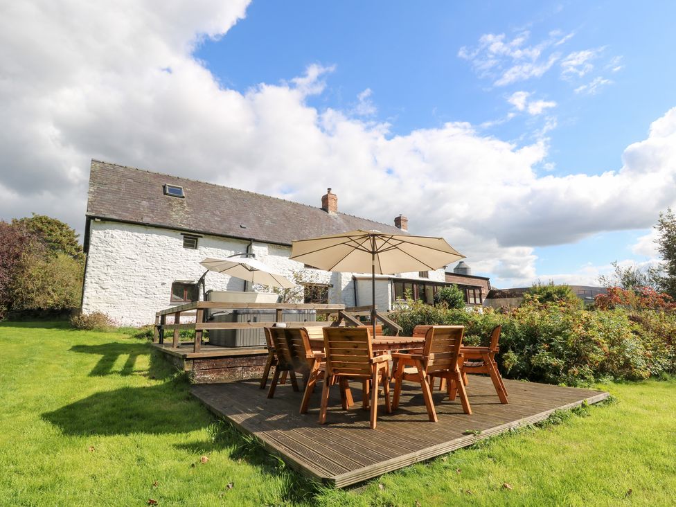 A garden with outdoor furniture at Penarth in Cregrina near Builth Wells