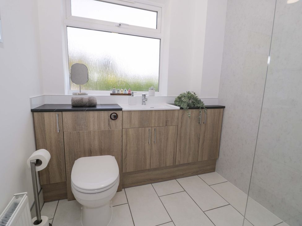 A bathroom with a sink and toilet at Trem Y Foel in Penrhyndeudraeth