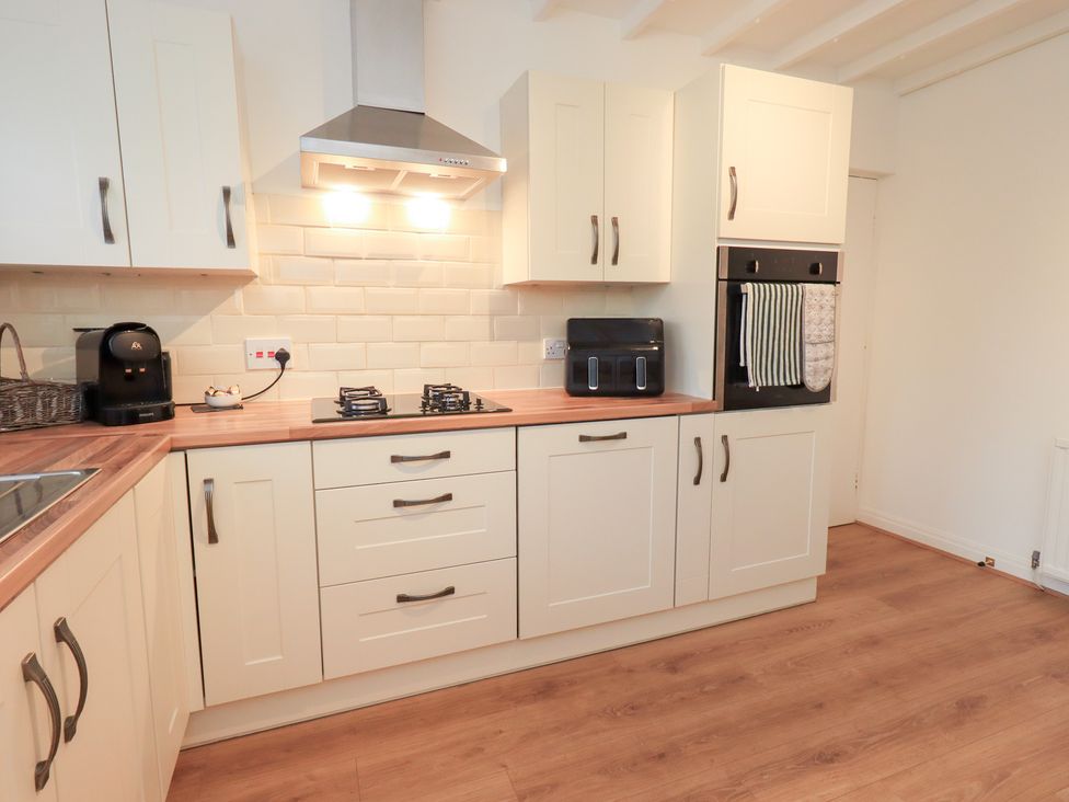 A kitchen with cabinets and appliances at Glen Lea, Giggleswick, Settle