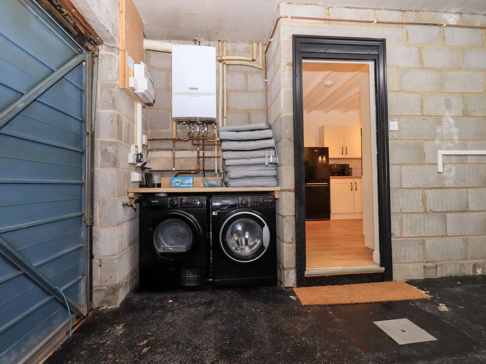 A laundry room with washing machine and dryer at Glen Lea in Giggleswick, Settle