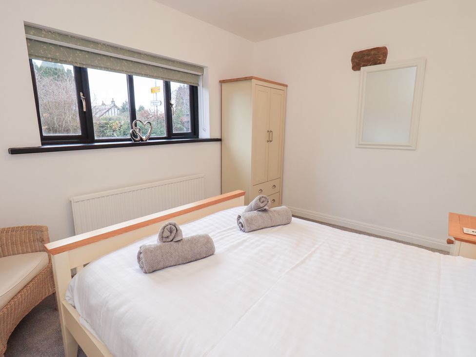 A bedroom with a bed and towels in Glen Lea, Giggleswick, Settle