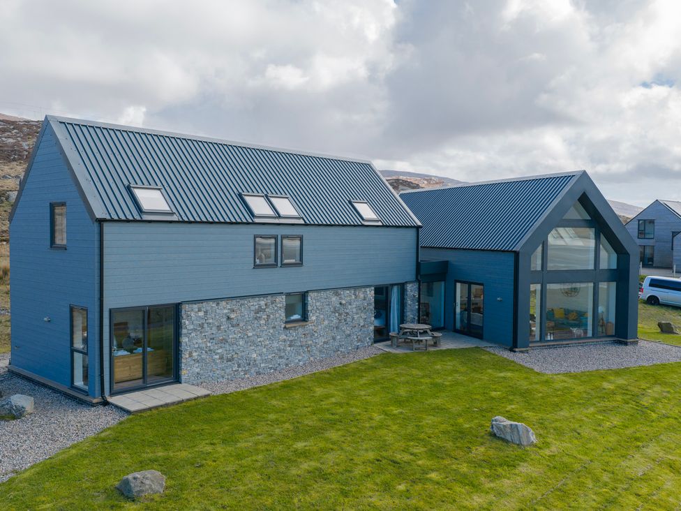 An exterior view of a modern house at Taigh Rona, Luskentyre Isle Of Harris