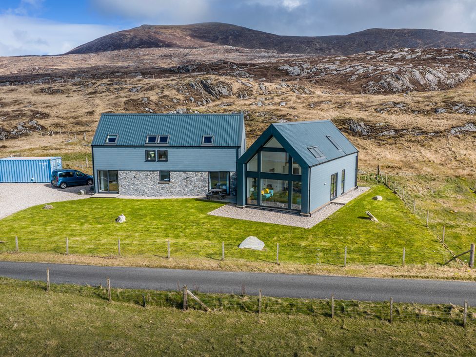 A house with a garden and mountain in the background at Taigh Rona Luskentyre Isle Of Harris