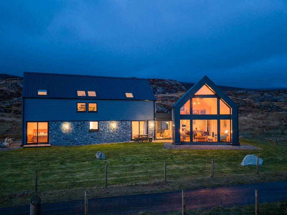 An outdoor view of a house at Taigh Rona in Luskentyre Isle Of Harris