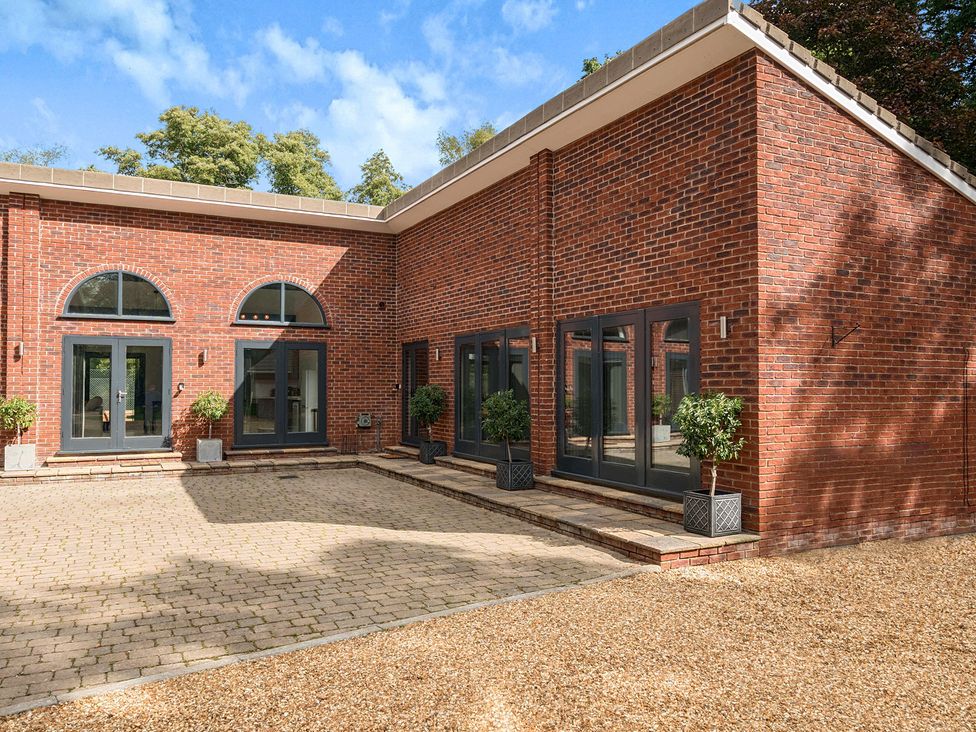 An outdoor area with brick walls and pathways at The Cottage in Wimborne Minster