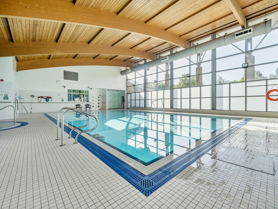 An indoor pool with a swimming pool ladder at Jubilee Three Bedroom House Pet Free in Penrith