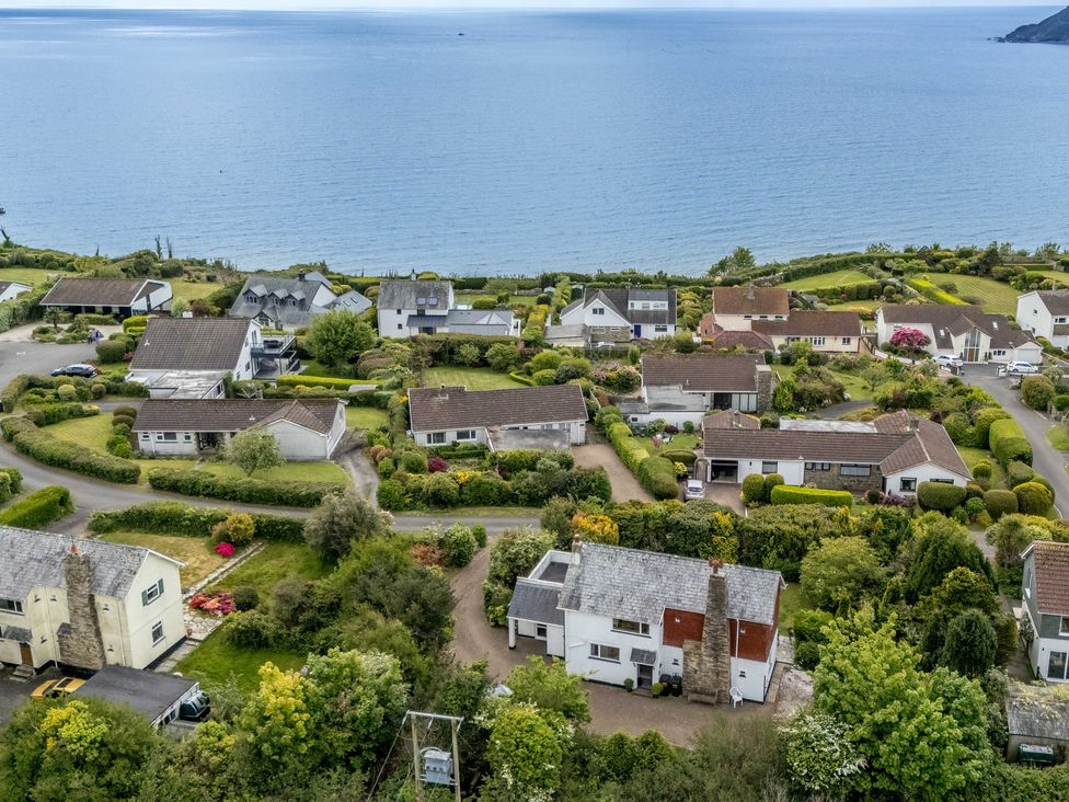A view of houses and gardens near the ocean at 7 Duporth Bay in St. Austell