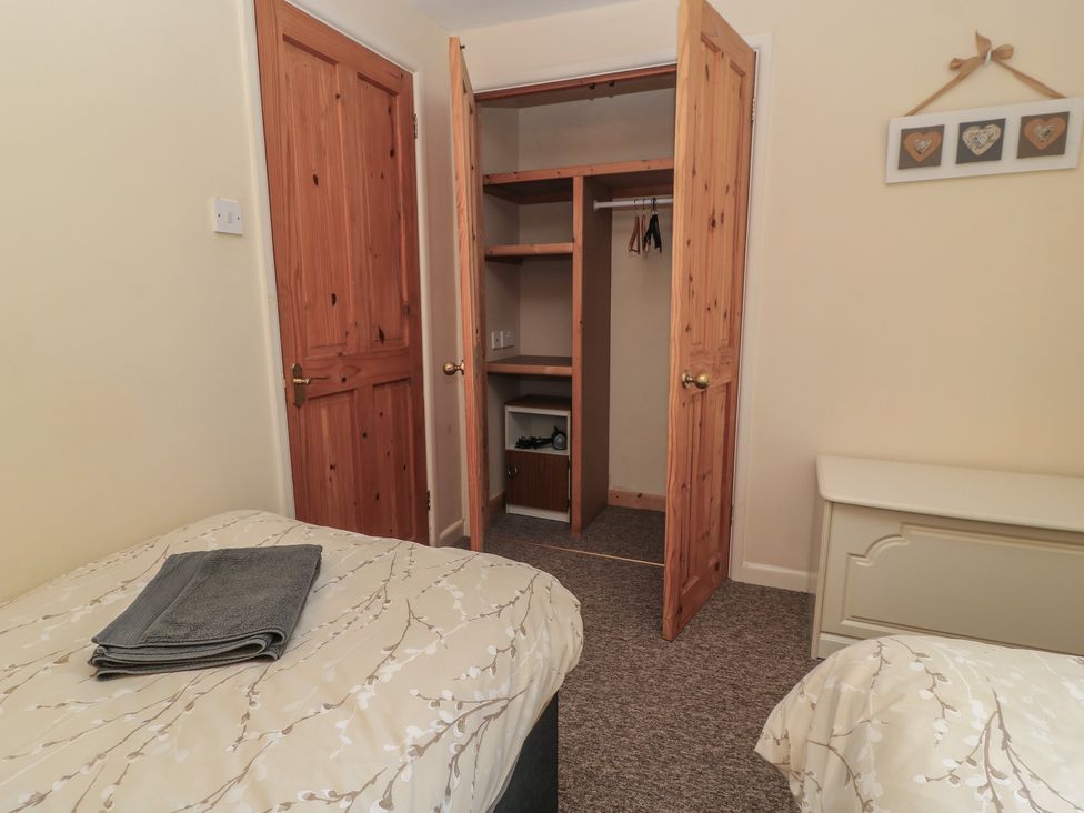 A bedroom with a bed and wardrobe at Ryecross Farm Cottage in Shaftesbury