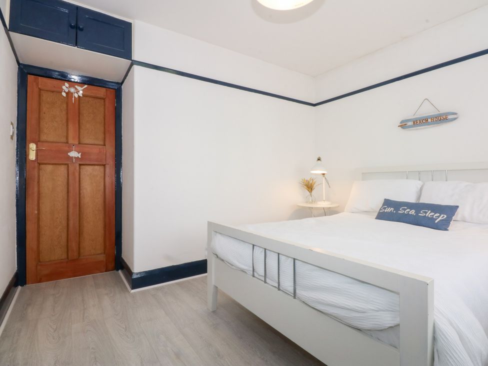 A bedroom with a bed and nightstand at Fairfield in Llanbedrog
