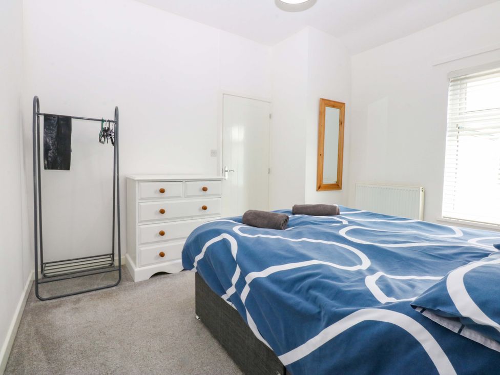 A bedroom with a bed and chest of drawers at Y Berth in Caernarfon