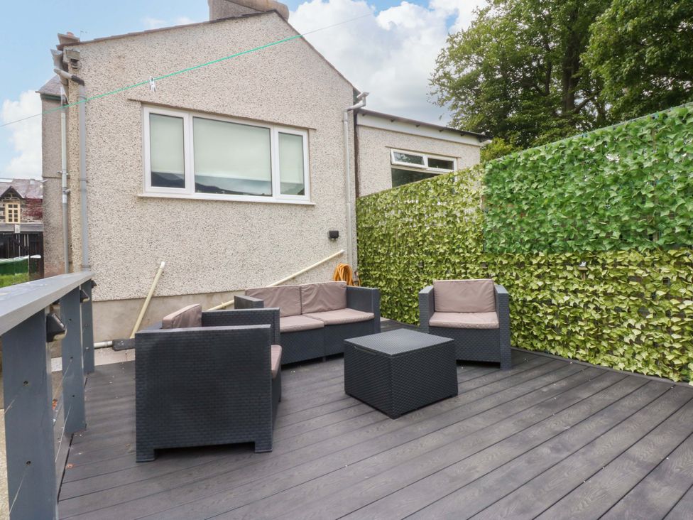 An outdoor seating area with furniture and a fence at Y Berth in Caernarfon