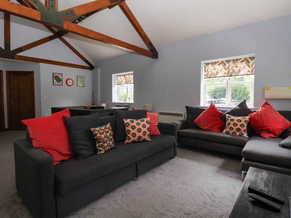 A living room with sofas and cushions at Kexby House