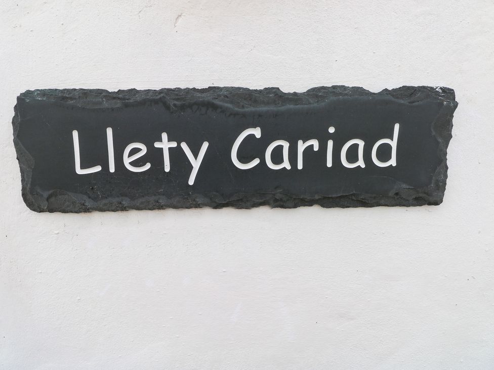 Llety Cariad - 2 Plough & Harrow - South Wales - 1114654 - thumbnail photo 3