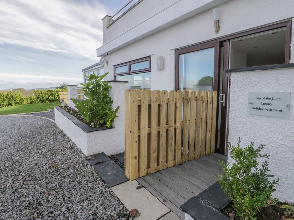 Top Of The Lane Luxury Holiday Apartment - Anglesey - 1115803 - thumbnail photo 3