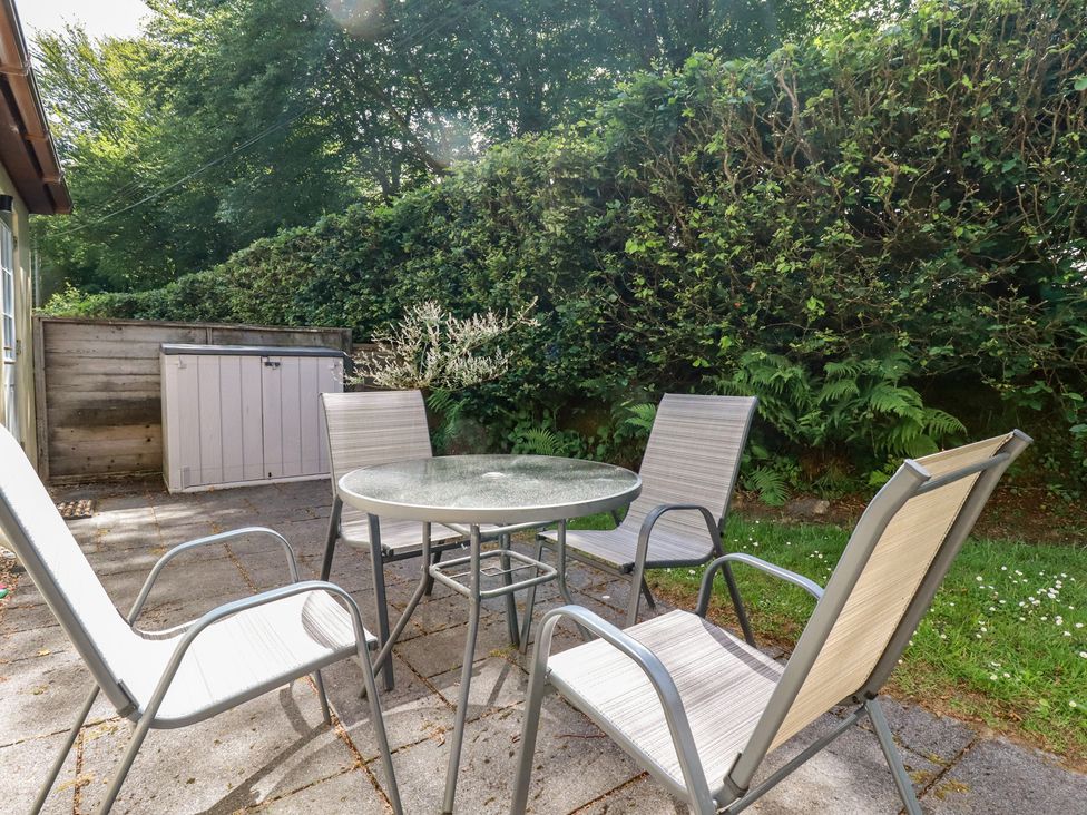 A garden with a table and chairs at Lilyvale in Davidstow near Camelford