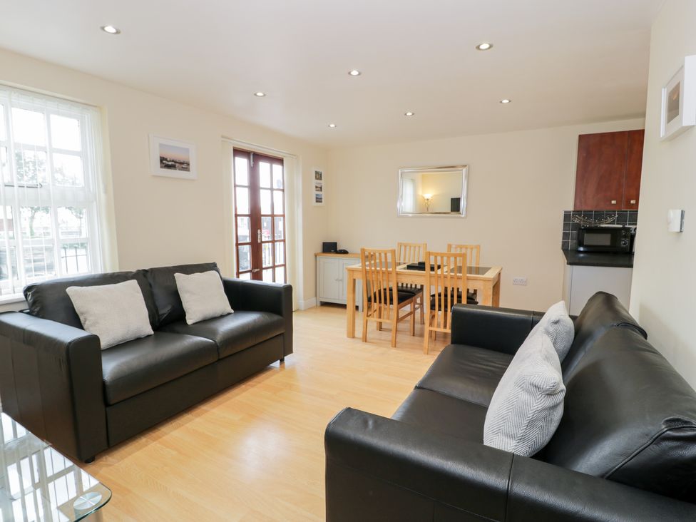 Whistle Stop Apartment - North Wales - 1116654 - thumbnail photo 4