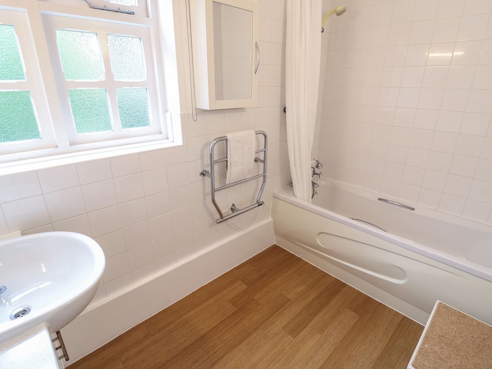 A bathroom with sink and bath tub at Rippleway, Walberswick