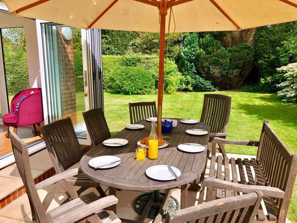 An outdoor dining area with a table and chairs at Rippleway, Walberswick