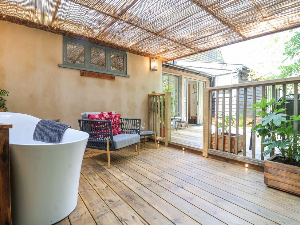 An outdoor area with a bathtub and seating at Yew Tree Farm Barn and Stable in Framlingham