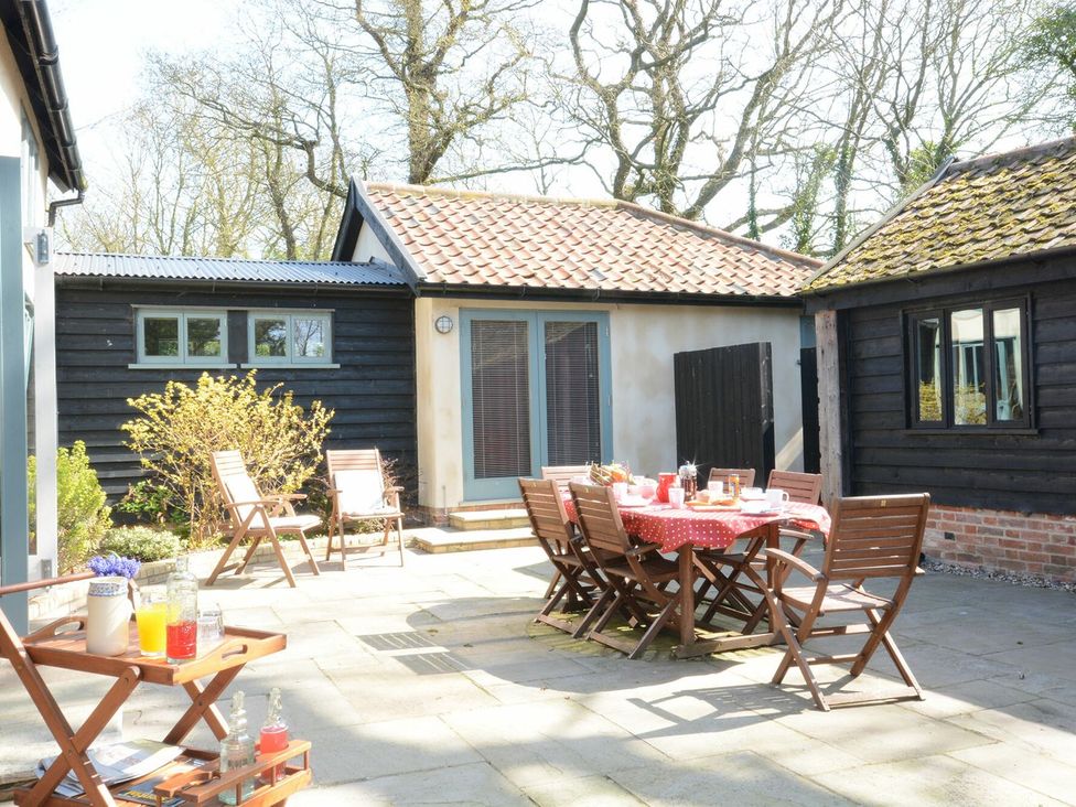 An outdoor area with a table and chairs at Yew Tree Farm Barn and Stable in Framlingham