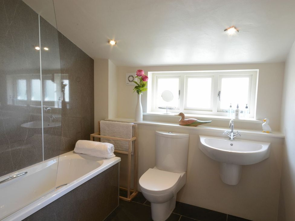 A bathroom featuring a bathtub, toilet, and sink at Yew Tree Farm Barn and Stable Framlingham