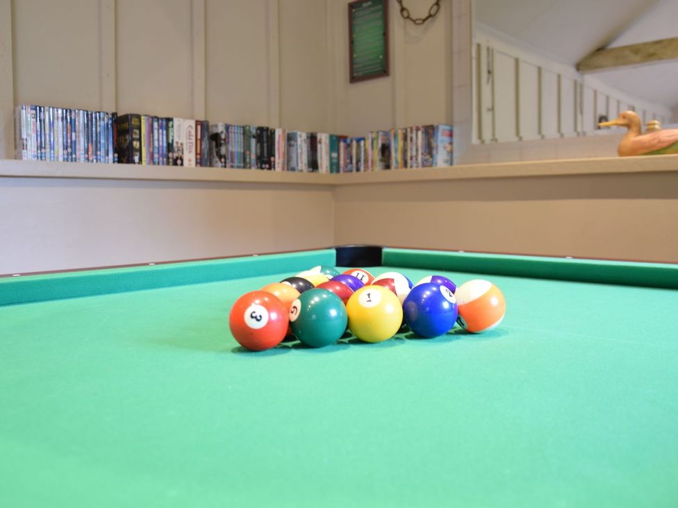 A pool table with billiard balls at Yew Tree Farm Barn and Stable Framlingham