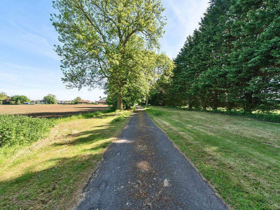 Bedingfield House, nr Debenham - Suffolk & Essex - 1117016 - thumbnail photo 70