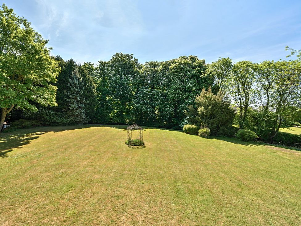 Bedingfield House, nr Debenham - Suffolk & Essex - 1117016 - thumbnail photo 75