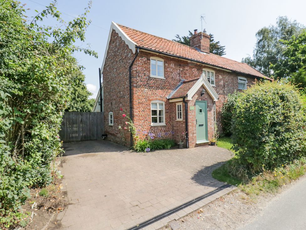 Shoemakers Cottage, Friston - Suffolk & Essex - 1117150 - thumbnail photo 1