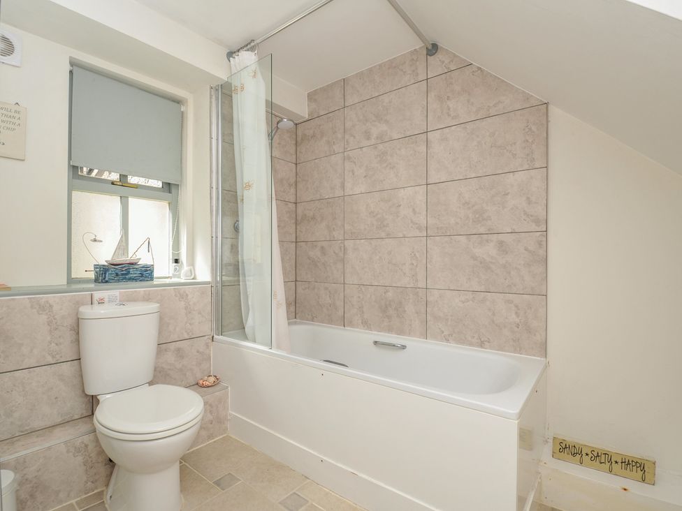 A bathroom with a bathtub and toilet at The Mews in Blisland