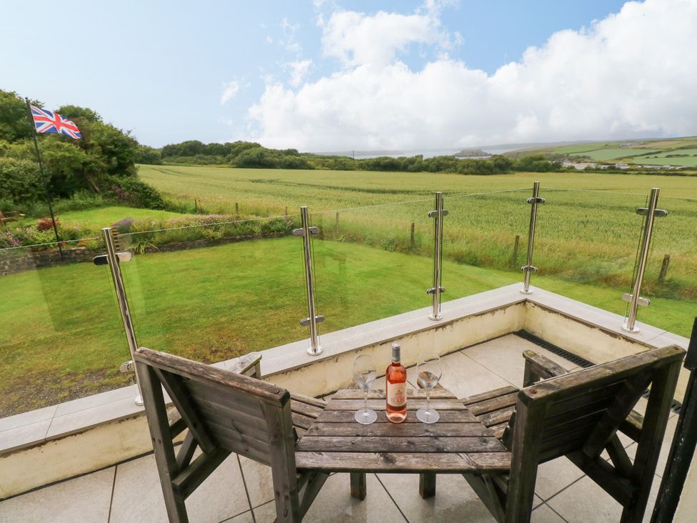 An outdoor seating area with a table and chairs at North Studdock Cottage Angle near Pembroke