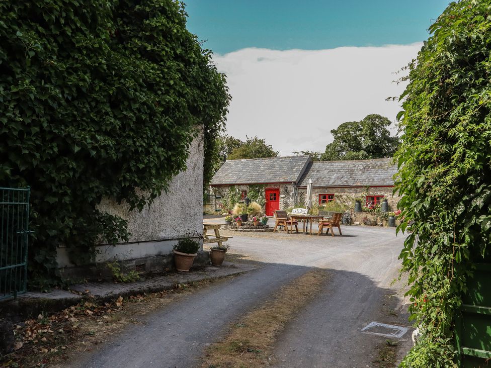 A path leading to a building with a table and chairs at The Dairy Ardfinnan, County Tipperary