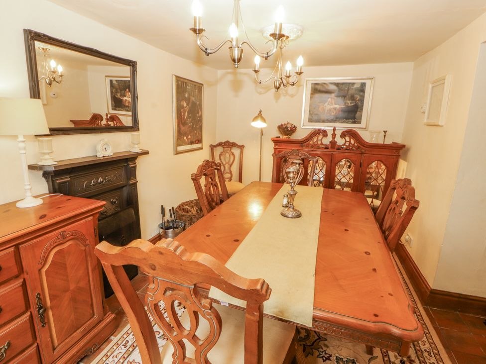 A dining room with a table and chairs at White House in Shap