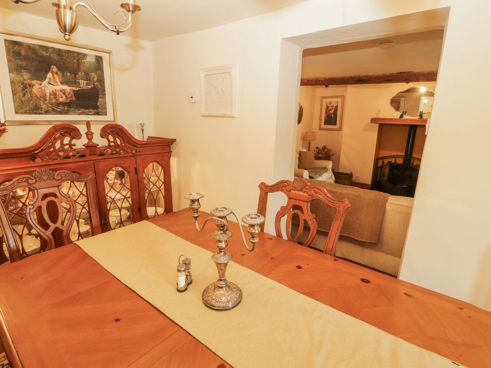A dining room with a table and chandelier at White House in Shap