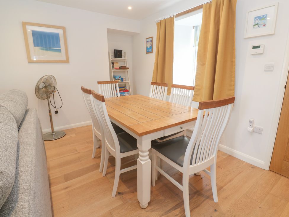 A dining room with a table and chairs at Foundry Cottage In Hayle Harbour Hayle