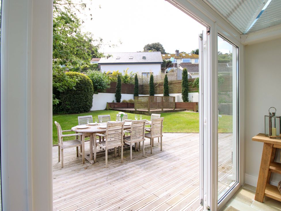 A garden with table and chairs at Welsummer in Salcombe