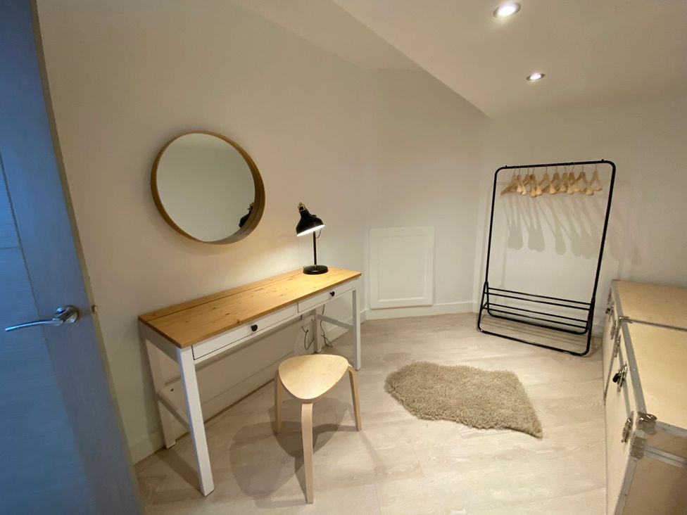A dressing room with a desk and lamp at Estuary Watch Lelant near Carbis Bay