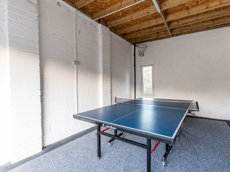 A game room with a table tennis table and a basketball hoop at Estuary Watch Lelant near Carbis Bay