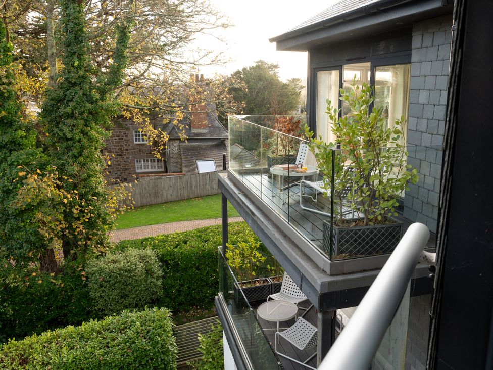 A balcony with a table and chairs at Estuary Watch Lelant near Carbis Bay