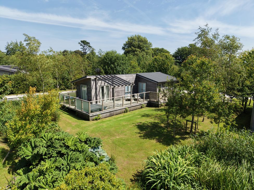 A house with a deck and garden at 6 Southern Place in Dobwalls