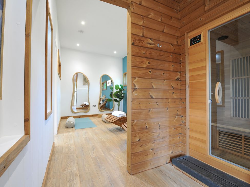 A spa area with a sauna and mirrors at 12 Meadow Retreat in Dobwalls