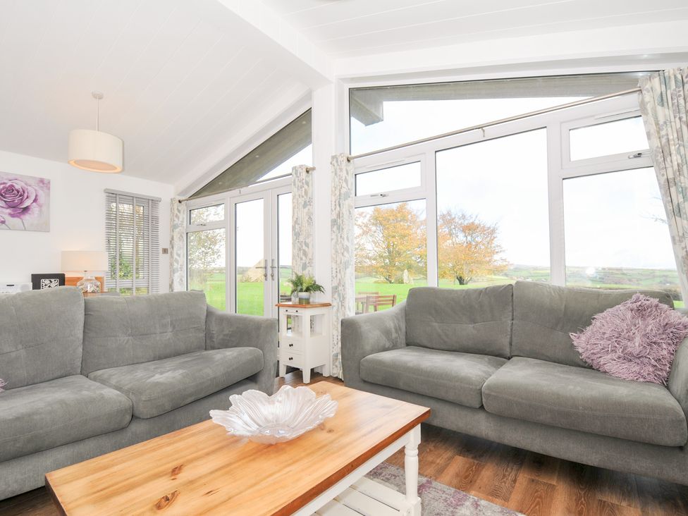 A living room with sofas and a coffee table at 9 Horizon View in Dobwalls