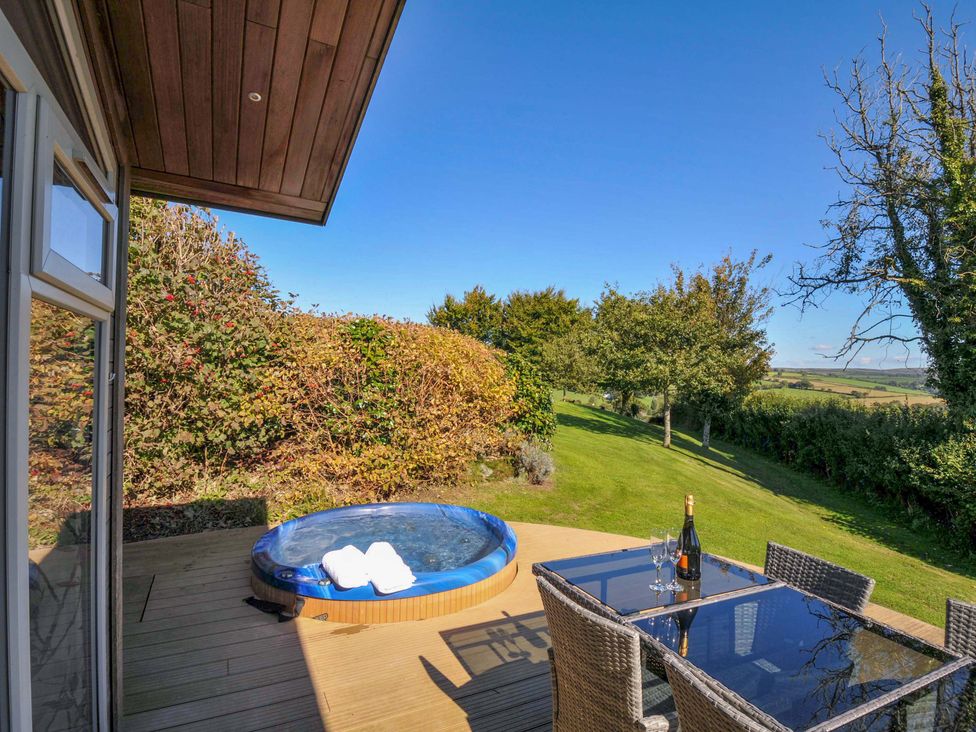 A garden with a hot tub and dining set at 10 Horizon View in Dobwalls