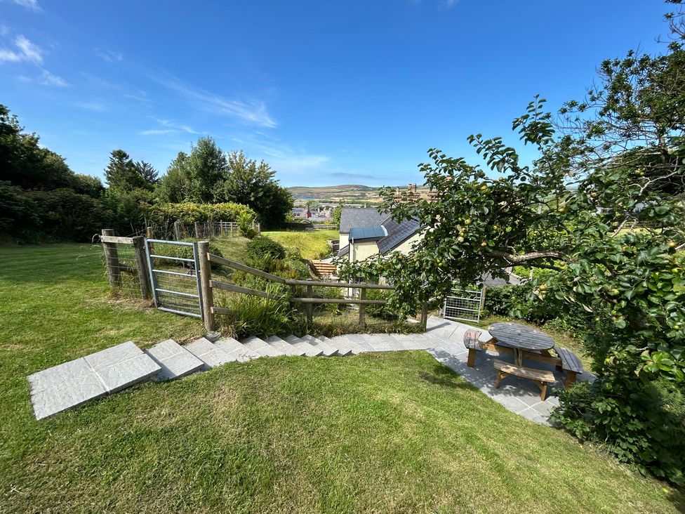 A garden with steps leading to a table at Delfryn, Newport