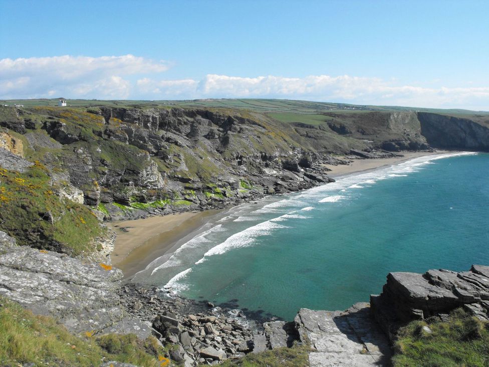 Rocky cliffs overlooking a sandy beach and ocean waves at Ashlea in Launceston