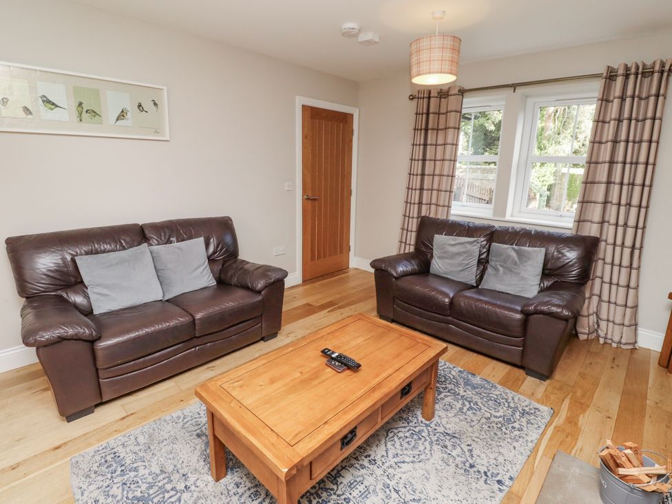 A living room with sofas and a coffee table at Crispin in Lucker