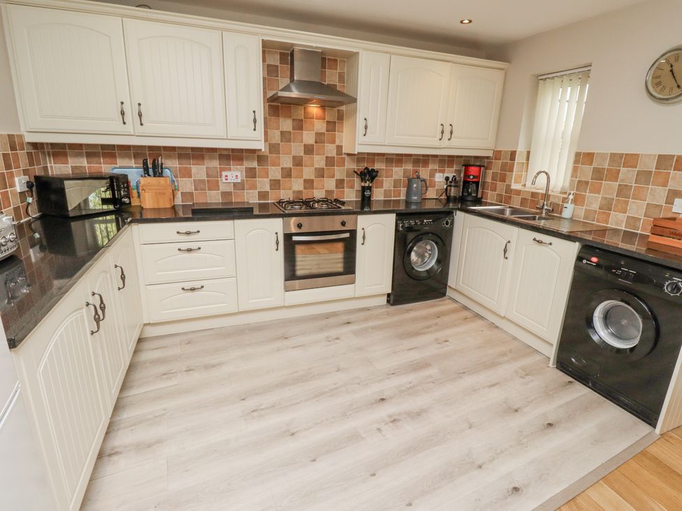 A kitchen with appliances and cabinets at Crispin in Lucker