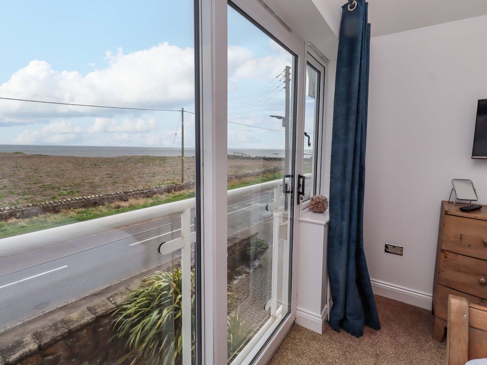A living room with a sea view at Farne Cottage Beadnell