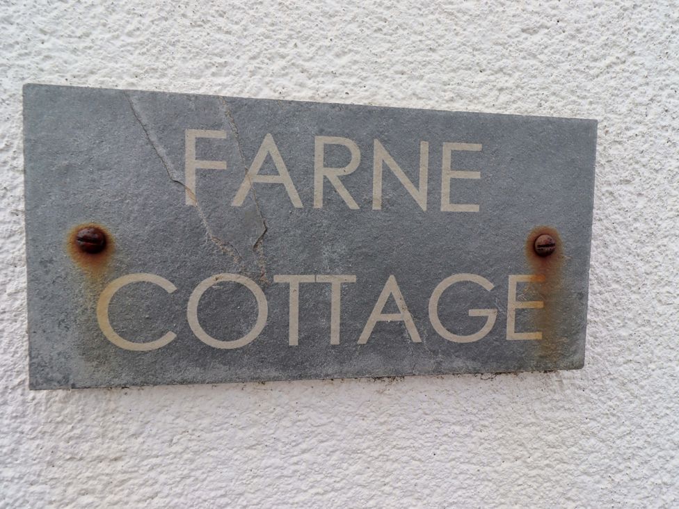 A sign with the words Farne Cottage