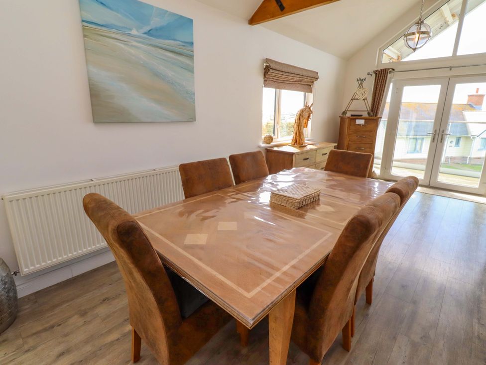 A dining room with a table and chairs at Spindrifter in Beadnell
